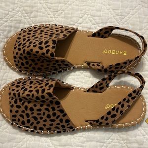 Cheetah print sling back sandals 7.5 m